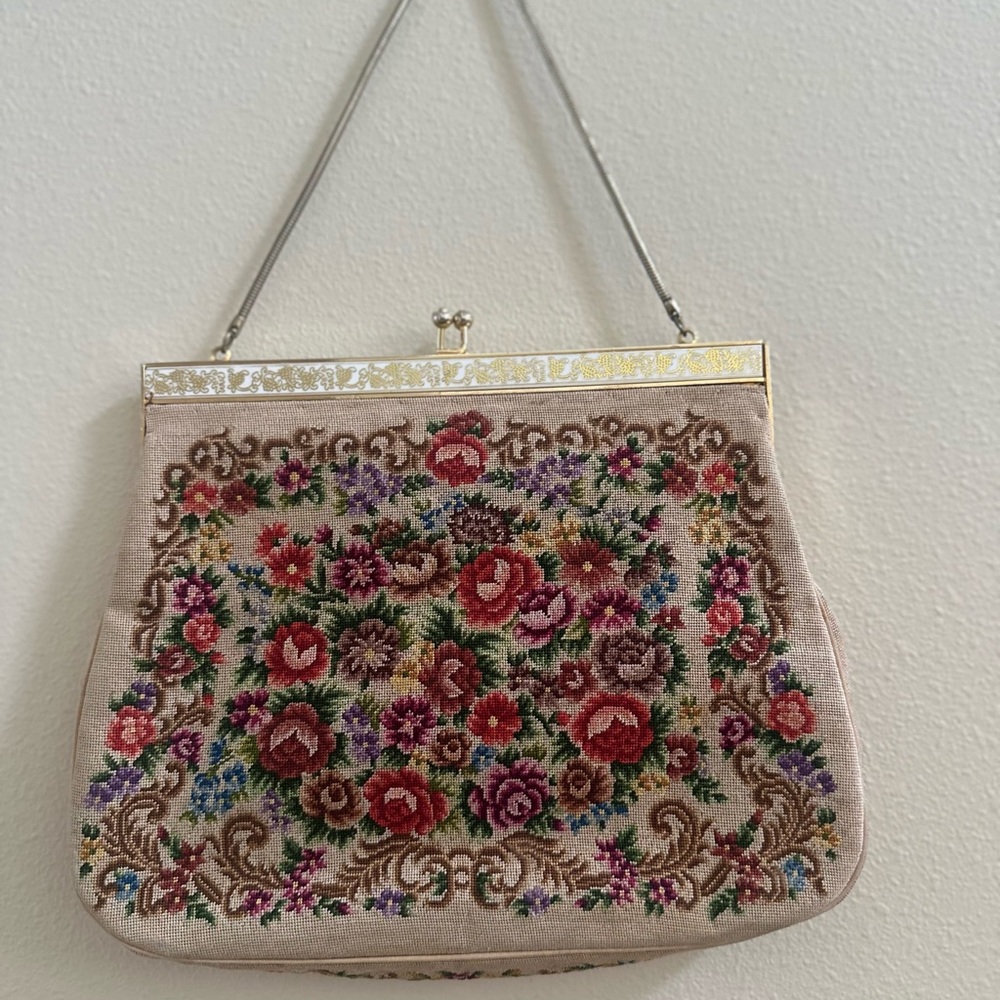 Walborg 1960’s VINTAGE Floral Embroidered Women's Bag